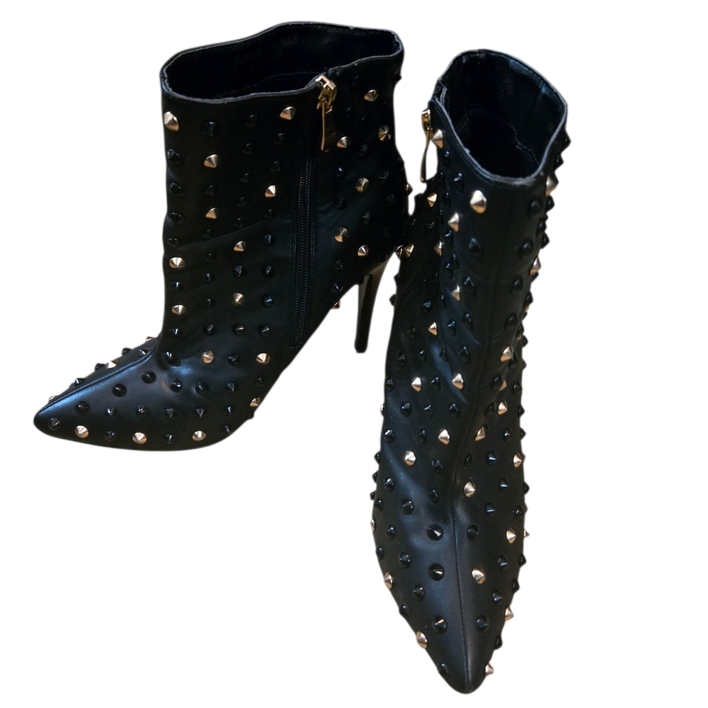 Sleek Black Heeled Boots
